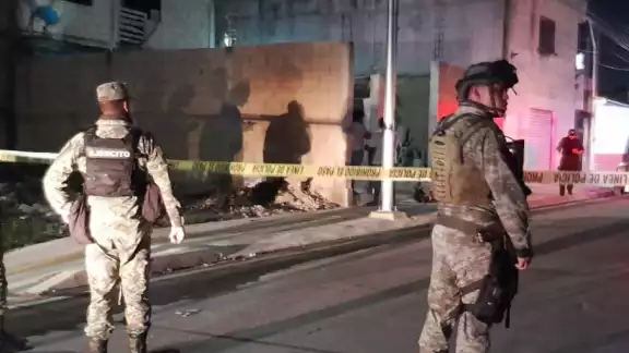 Elementos de seguridad resguardan el área en Cancún Elementos de seguridad resguardan el área en Cancún