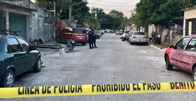 El área fue acordonada por policías en Cancún