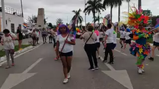 Pese a lluvia, desarrollan Marcha LGBT+ en el Malecón de Campeche: EN VIVO