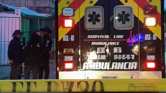Personal de emergencias acudió al sitio para atender al hombre herido Personal de emergencias acudió al sitio para atender al hombre herido
