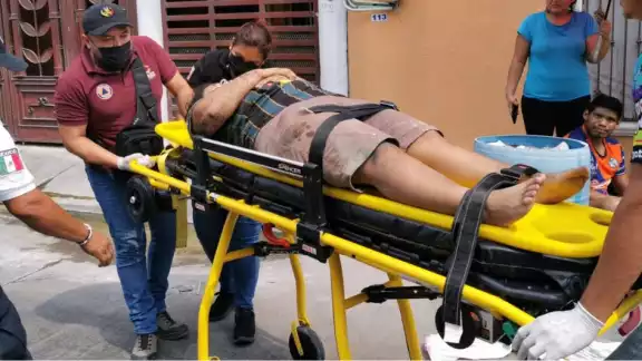 Trasladan al hospital a personas lesionadas en Ciudad del Carmen Trasladan al hospital a personas lesionadas en Ciudad del Carmen