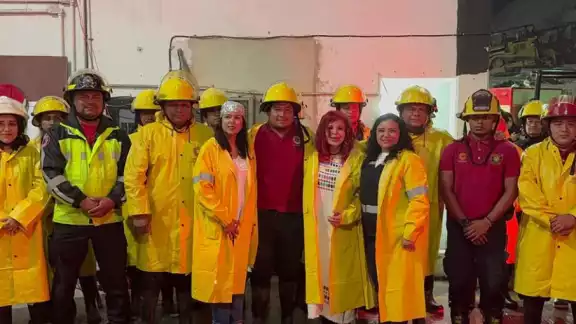 Layda Sansores junto a Bomberos y Brigadistas de Protección Civil de Campeche Layda Sansores junto a Bomberos y Brigadistas de Protección Civil de Campeche