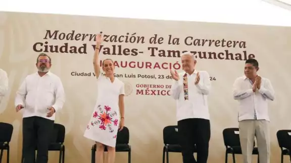 Claudia Sheinbaum junto a Andrés Manuel López Obrador en Ciudad Valles Claudia Sheinbaum junto a Andrés Manuel López Obrador en Ciudad Valles