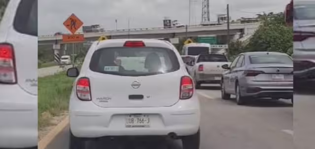 Algunos automovilistas han pasado más de una hora en el tráfico, el cual es "eterno"