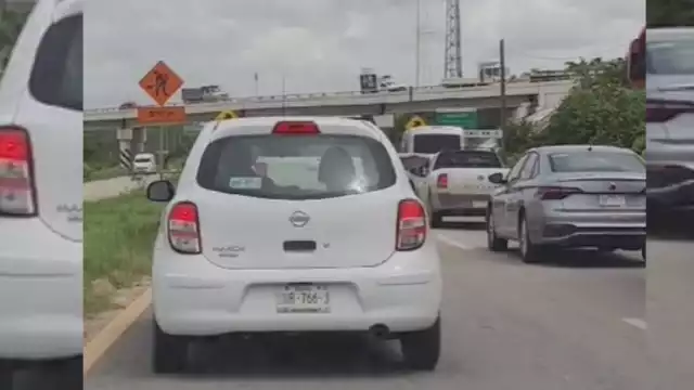 Algunos automovilistas han pasado más de una hora en el tráfico, el cual es "eterno"