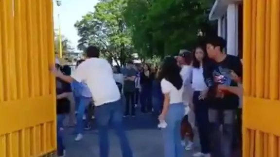 Luego de 29 días cerradas, las instalaciones del CCH Naucalpan fueron entregadas a la comunidad estudiantil Luego de 29 días cerradas, las instalaciones del CCH Naucalpan fueron entregadas a la comunidad estudiantil