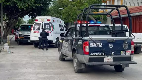 Elementos policiacos y paramédicos arribaron al sitio en Cancún Elementos policiacos y paramédicos arribaron al sitio en Cancún