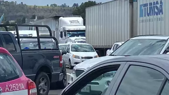 Ambas vialidades permanecen cerradas en Puebla