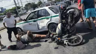 Aparatosos accidentes vehiculares dejan 5 personas lesionadas en Cancún