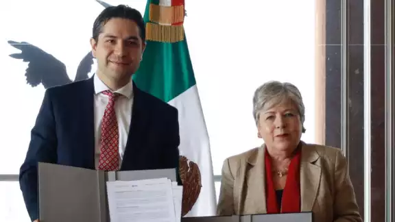 Antonio Martínez Dagnino, jefe del Servicio de Administración Tributaria y la canciller Alicia Bárcena Antonio Martínez Dagnino, jefe del Servicio de Administración Tributaria y la canciller Alicia Bárcena