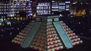 Así luce el videomapping sobre la réplica de la Pirámide de Kukulcán, en el Zócalo de CDMX: VIDEO