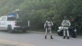 Localizan a hombre sin vida, con heridas de bala, dentro de un área verde en Cancún