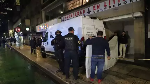 La Fiscalía de la CDMX localizó los cuerpos de tres personas en un inmueble de la Colonia Juárez en la Alcaldía Cuauhtémoc La Fiscalía de la CDMX localizó los cuerpos de tres personas en un inmueble de la Colonia Juárez en la Alcaldía Cuauhtémoc