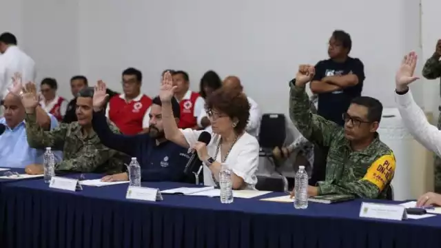 María Fritz Sierra en la sesión extraordinaria del Comité de Emergencias de Yucatán