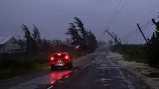 Huracán Beryl es de categoría 3 y sigue su trayectoria hacia la Península de Yucatán: EN VIVO