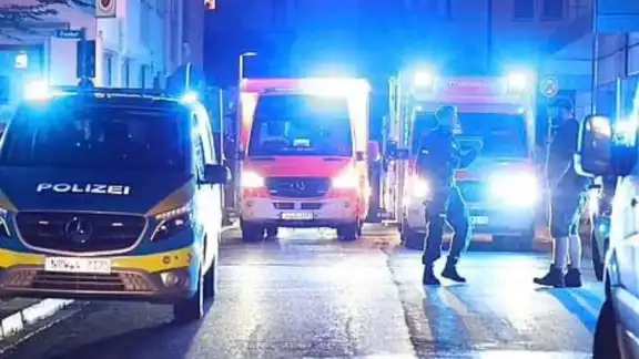 Agentes policiacos tras el atentado en Solingen, Alemania Agentes policiacos tras el atentado en Solingen, Alemania