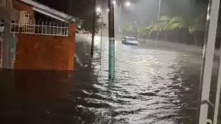 Intensas lluvias en Chetumal dejan graves inundaciones, autos varados y fallos de electricidad    