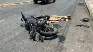 Motociclista resulta con múltiples fracturas tras chocar con camioneta en Campeche