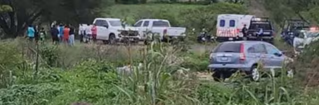 Paramédicos y agentes de seguridad resguardan la zona en Yuriria, Guanajuato