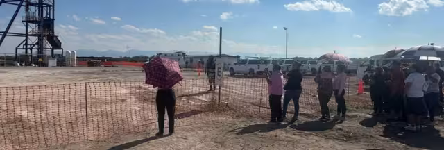Familiares de mineros aguardan por la extracción de sus restos óseos en Pasta de Conchos