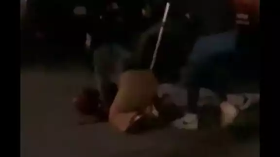 Al término dle encuentro entre Xolos y Chivas en el Estadio Caliete de Tijuana, se registraron hechos de violencia que dejaron como saldo una persona herida de bala Al término dle encuentro entre Xolos y Chivas en el Estadio Caliete de Tijuana, se registraron hechos de violencia que dejaron como saldo una persona herida de bala