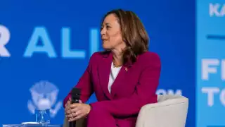 Claudia Sheinbaum recibe llamada telefónica de Kamala Harris, vicepresidenta de Estados Unidos
