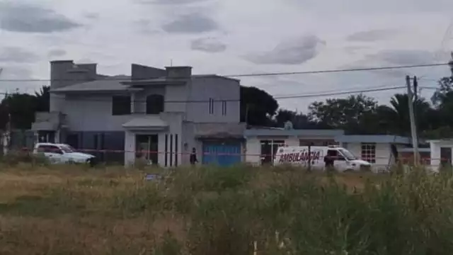 Uno de los hombres falleció en un terreno baldío, en Tecamachalco