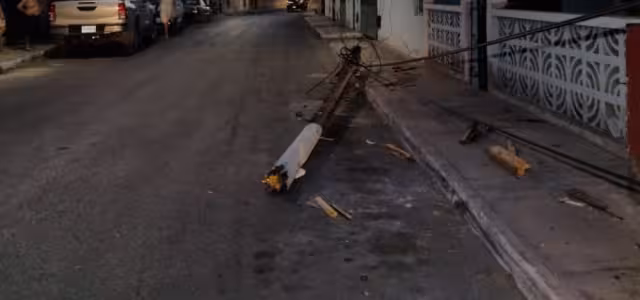 Este fue uno de los postes de madera que fue derribado en Tizimín