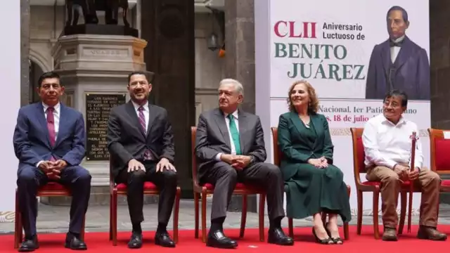 El presidente Andrés Manuel López Obrador encabezó en Palacion Nacional el 152 Aniversario Luctuoso de Benito Juárez