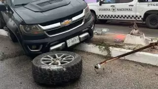 Camioneta 'vuela' y ocasiona destrozos, tras accidente 'de película' en Progreso