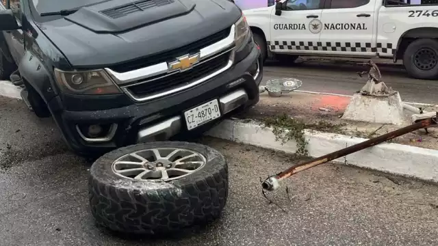 Daños en una de las camionetas involucrada en el accidente