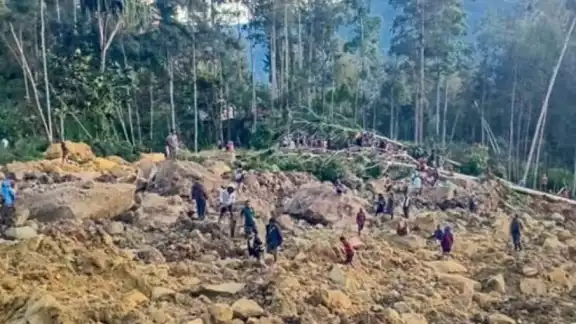 Una avalancha de tierra en Papúa Nueva Guinea enterró al menos a 300 personas Una avalancha de tierra en Papúa Nueva Guinea enterró al menos a 300 personas