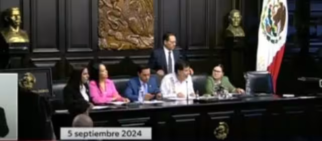 Debido a las protestas en la Cámara de Senadores, la sesión de este jueves debió trasladarse a la Vieja casona de Xicoténcatl