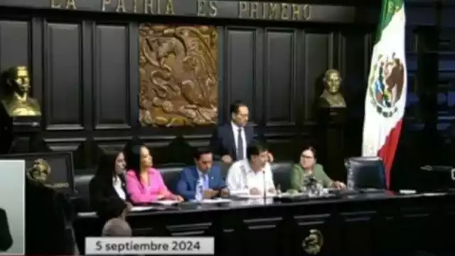 Debido a las protestas en la Cámara de Senadores, la sesión de este jueves debió trasladarse a la Vieja casona de Xicoténcatl