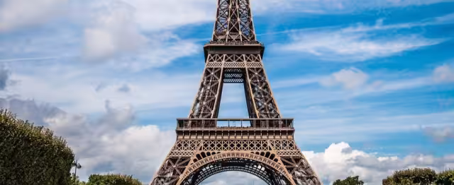 ¿Imaginas hacer un picnic con tu familia en la Torre Eiffel?