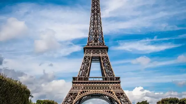 ¿Imaginas hacer un picnic con tu familia en la Torre Eiffel?