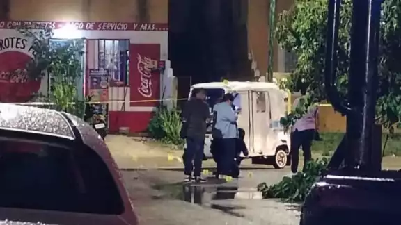 Autoridades de emergencias arribaron al sitio para atender a la víctima del atentado Autoridades de emergencias arribaron al sitio para atender a la víctima del atentado
