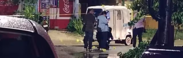 Autoridades de emergencias arribaron al sitio para atender a la víctima del atentado