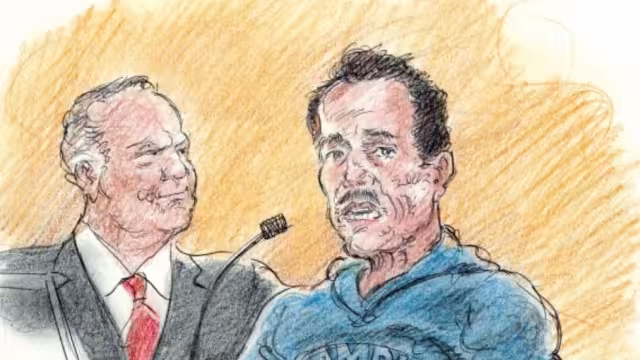 Ismael "Mayo" Zambada apareció en silla de ruedas en su audiencia ante la jueza federal de distrito en Texas.