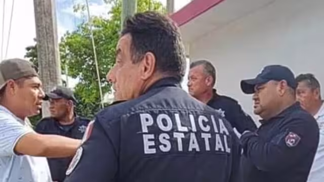 Agentes de la policía estatal realizaron una revisión sobre las unidades de taxi