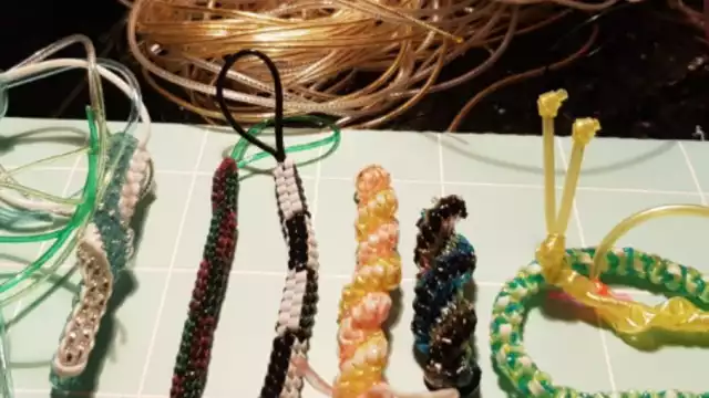 ¿Recuerdas las pulseras scoubidou?