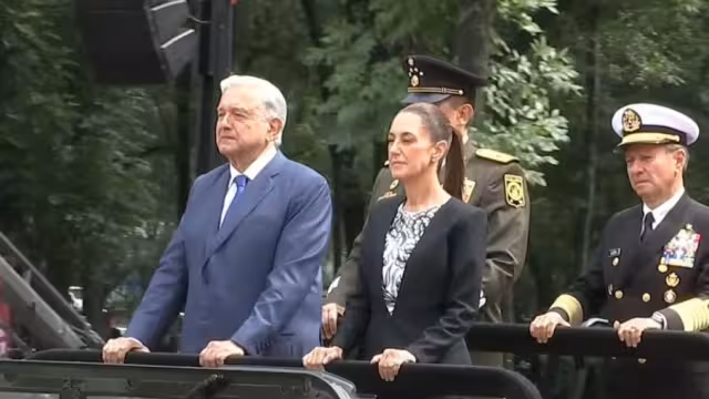 Andrés Manuel López Obrador y Caldia Sheinbaum en la ceremonia por el Día de los Niños Héroes