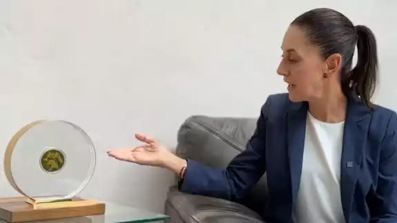 Así luce el premio que recibió Claudia Sheinbaum por su labor en CDMX Así luce el premio que recibió Claudia Sheinbaum por su labor en CDMX