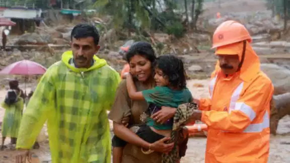 La lluvias monzónicas al sur de la India han provocado deslizamientos de tierra que han cobrado la vida a decenasa de personas