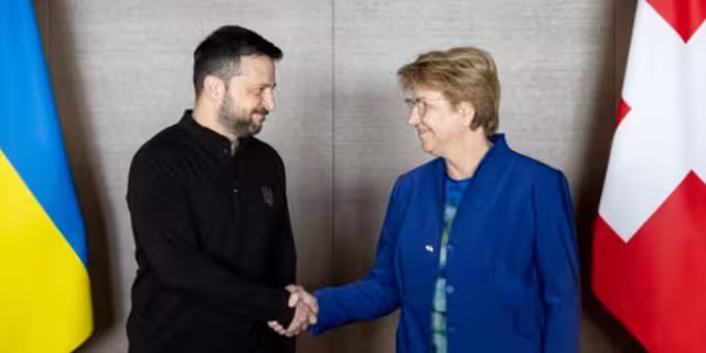 Volodimir Zelenski, presidente de Ucrania y Viola Amherd, presidenta de Suiza