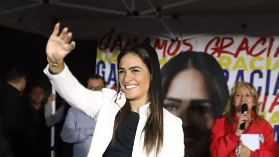 Alessandra Rojo de la Vega durante un recorrido en la colonia Guerrero