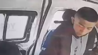 "Llévate mi cartera, pero no mis libros": Joven se vuelve viral al suplicar a asaltantes no quitarle su mochila