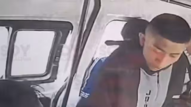 Jóvenes estudiantes suplican a asaltantes que no se lleven sus libros