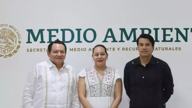 Joaquín Díaz Mena y María Luisa Albores en las instalaciones de Semarnat