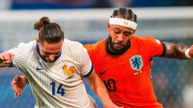 Adrien Rabiot y Memphis Depay en el juego Francia vs Países Bajos
